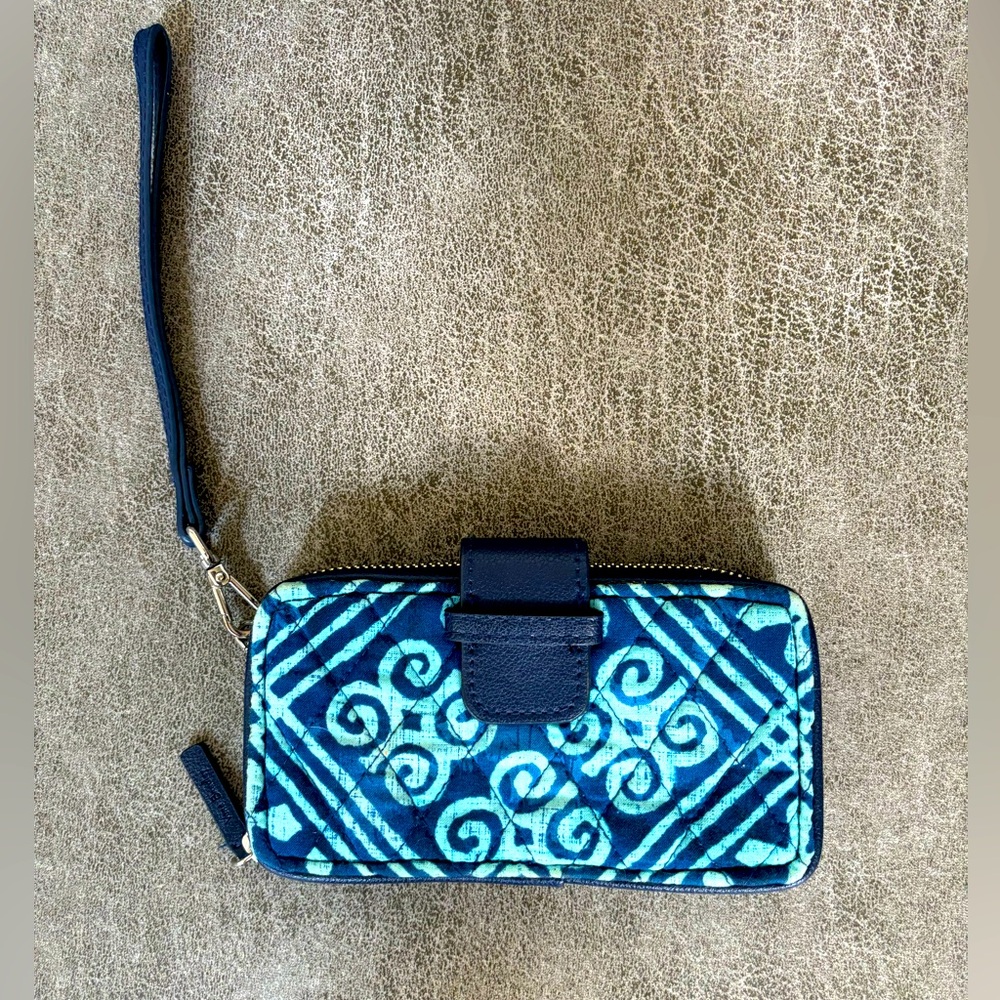 Vera Bradley Phone Wallet, Good Condition, Smoke Free Home!